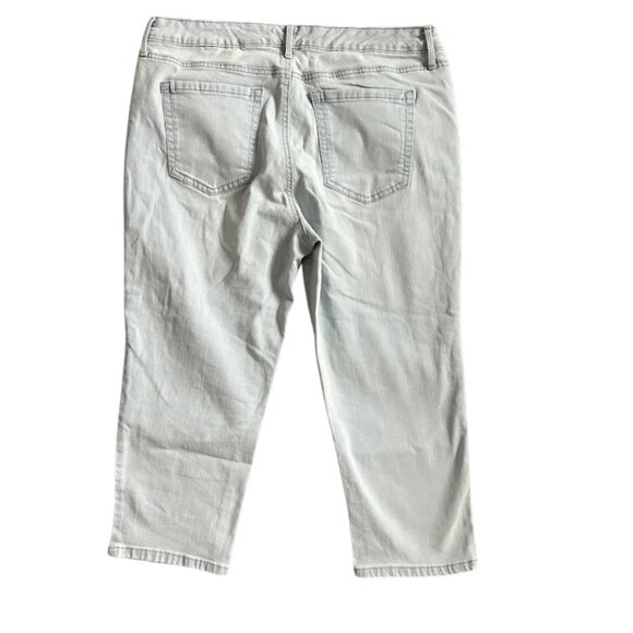 Charter Club Bristol Capri Size 14P Tummy Control Blue Denim - Picture 3 of 7